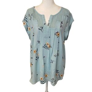 Daniel Rainn Floral Embroidered Tunic - Soft Blue. Size L. Short sleeve.